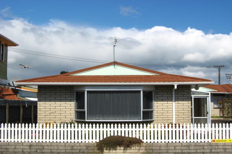 Photo of property in 2/67 Wallace Place, Westown, New Plymouth, 4310