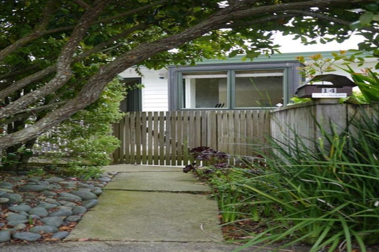 Photo of property in 14 Longview Rise, Massey, Auckland, 0614
