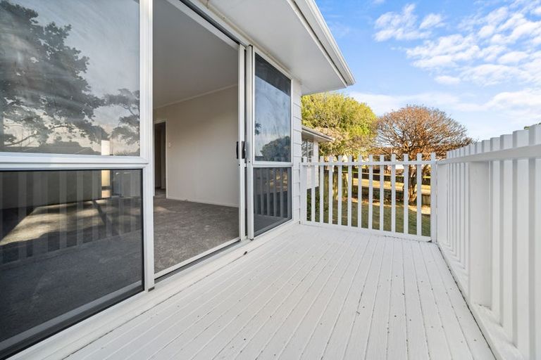 Photo of property in 36 Frobisher Way, Clendon Park, Auckland, 2103