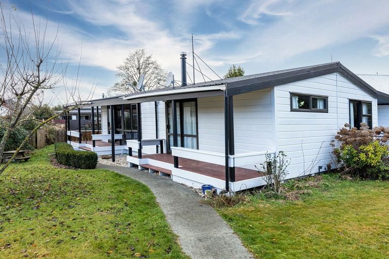 Photo of property in 50 Mckenzie Street, Geraldine, 7930