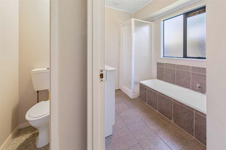 Photo of property in 34 Horlicks Place, Randwick Park, Auckland, 2105