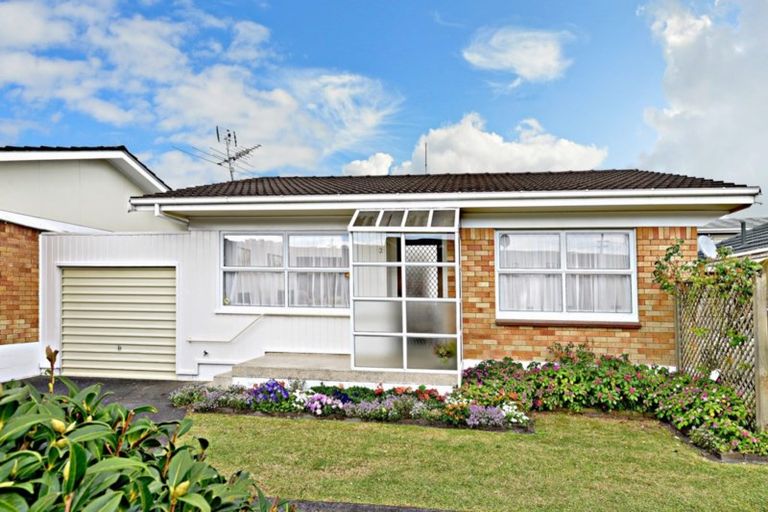 Photo of property in 2/4 Menary Street, Papakura, 2110