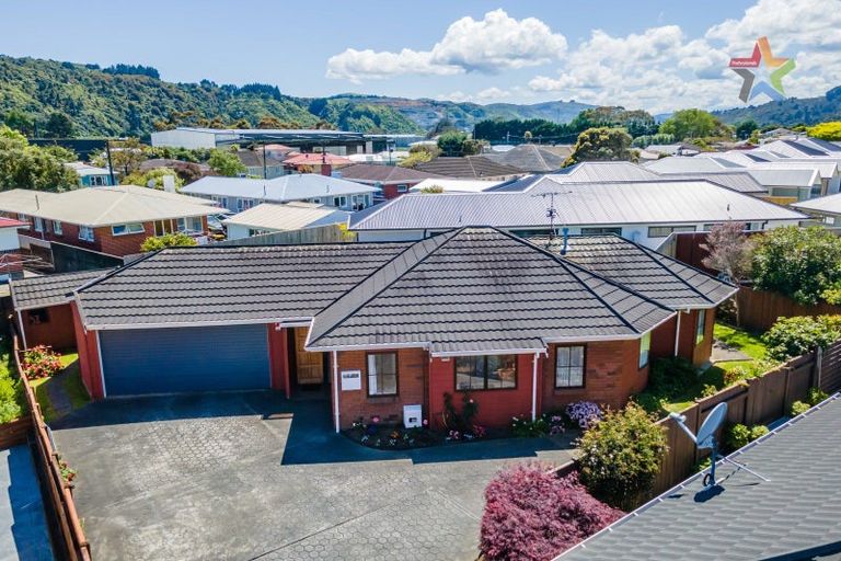 Photo of property in 2/25 De Menech Grove, Avalon, Lower Hutt, 5011