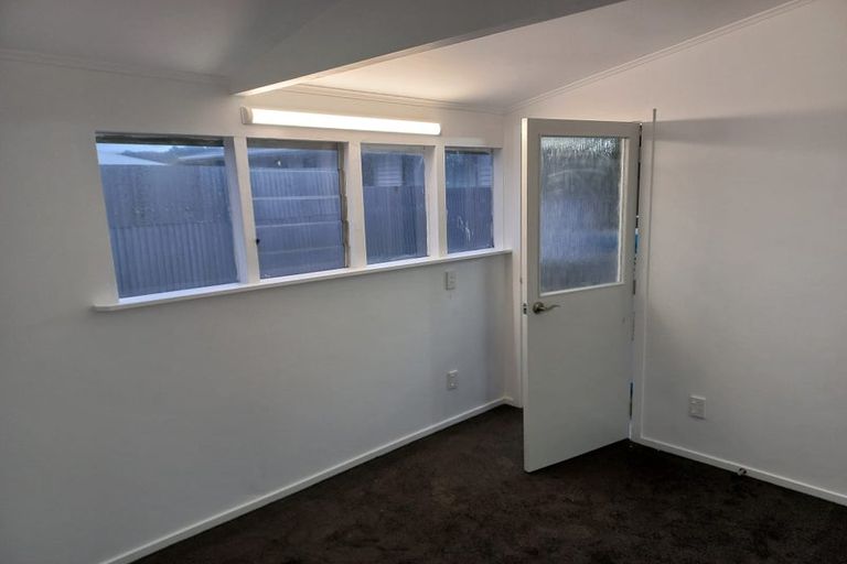 Photo of property in 2/306 Wellington Road, Wainuiomata, Lower Hutt, 5014