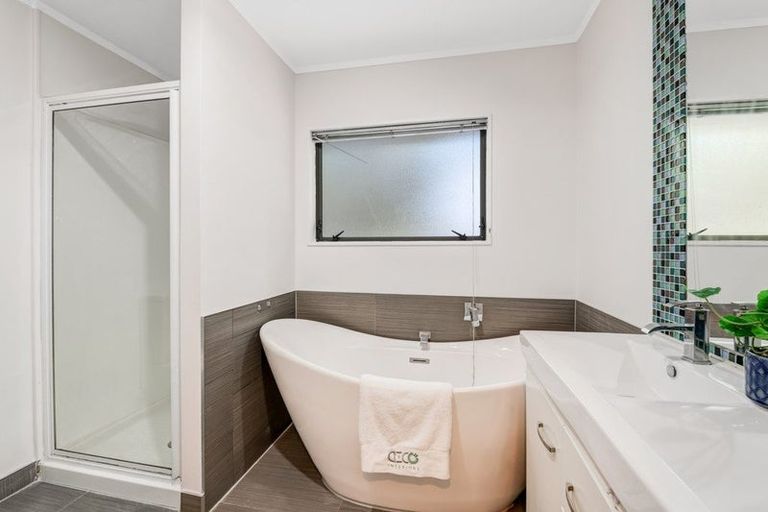 Photo of property in 2/48 Park Hill Road, Birkenhead, Auckland, 0626