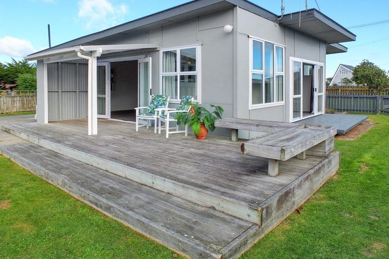 Photo of property in 27 Roore Street, Foxton Beach, Foxton, 4815