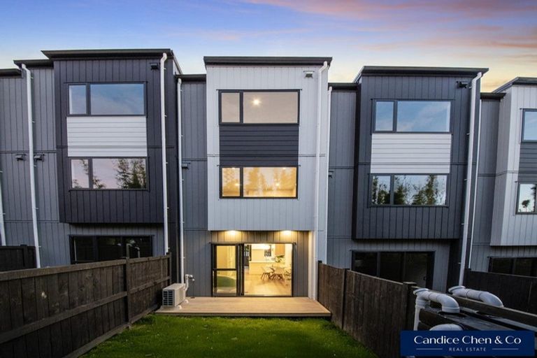 Photo of property in 19 Don Oliver Lane, Glen Eden, 0602