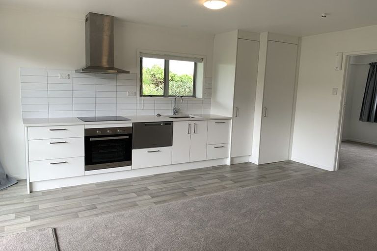 Photo of property in 28 John Dee Crescent, Red Beach, 0932