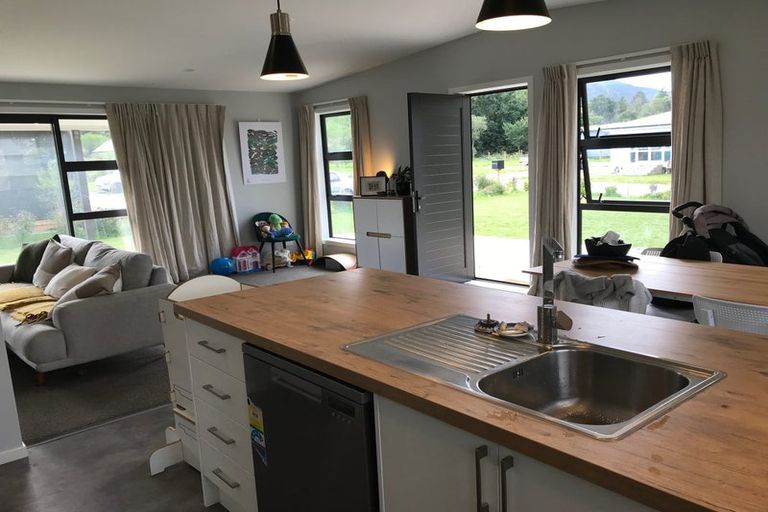 Photo of property in 2b Ataahua Place, Featherston, 5710