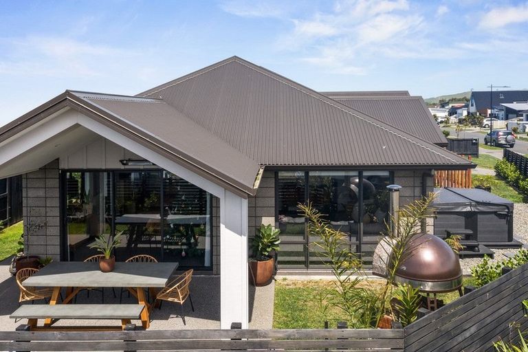 Photo of property in 1 Pimelea Street, Papamoa Beach, Papamoa, 3118