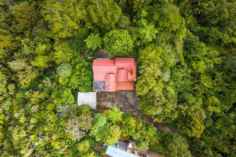 Photo of property in 1/51 Quinns Road, Waiatarua, Auckland, 0612