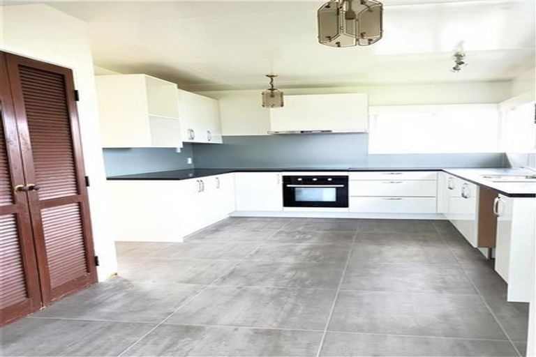 Photo of property in 86 Gossamer Drive, Pakuranga Heights, Auckland, 2010