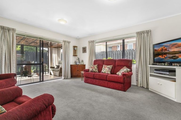 Photo of property in 1/1 Edmund Hillary Avenue, Papakura, 2110