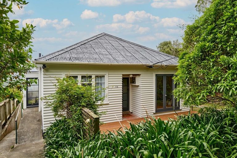 Photo of property in 11 Alexandra Road, Roseneath, Wellington, 6021