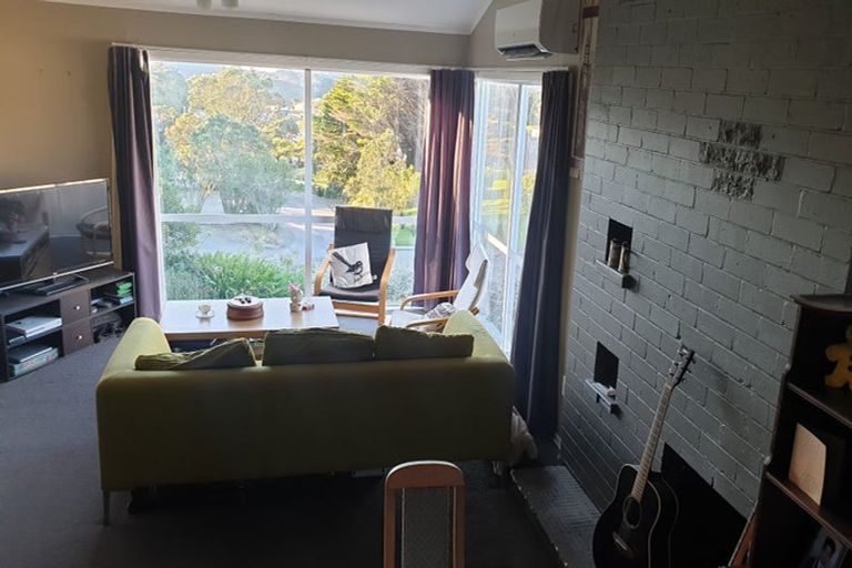 Photo of property in 15 Loasby Crescent, Newlands, Wellington, 6037