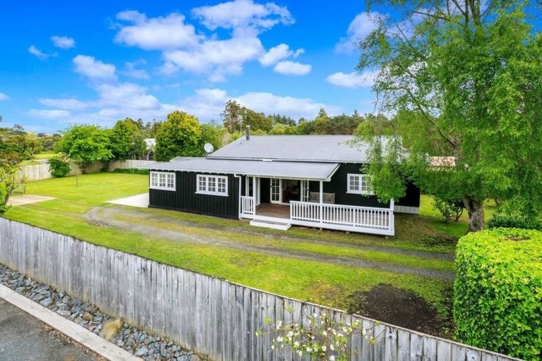 Photo of property in 16 Waitoki Road, Waitoki, Kaukapakapa, 0871