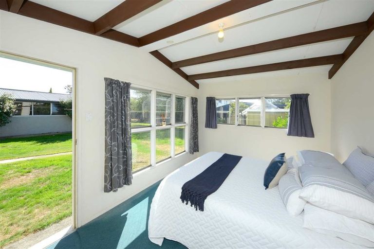 Photo of property in 39 Middlepark Road, Sockburn, Christchurch, 8042