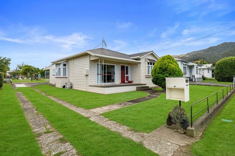 Photo of property in 2 Longfellow Street, Te Aroha, 3320