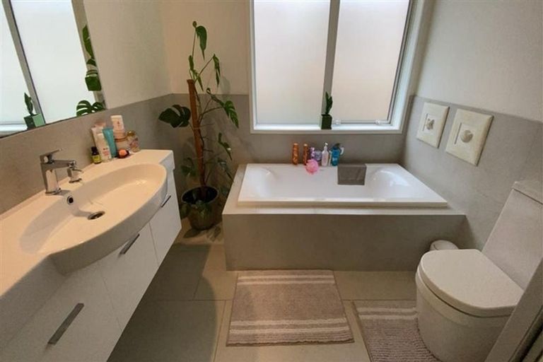 Photo of property in 7 Kingfisher Road, Silverdale, 0932