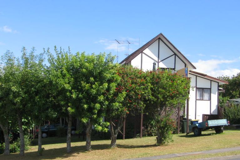 Photo of property in 2/109 Oaktree Avenue, Browns Bay, Auckland, 0630