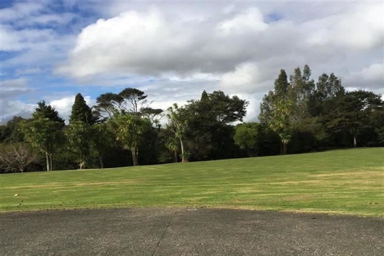 Photo of property in 154 Boord Crescent, Kumeu, 0891