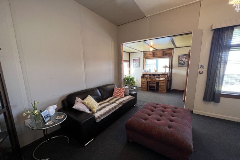 Photo of property in 7 Seddon Street, Dannevirke, 4930