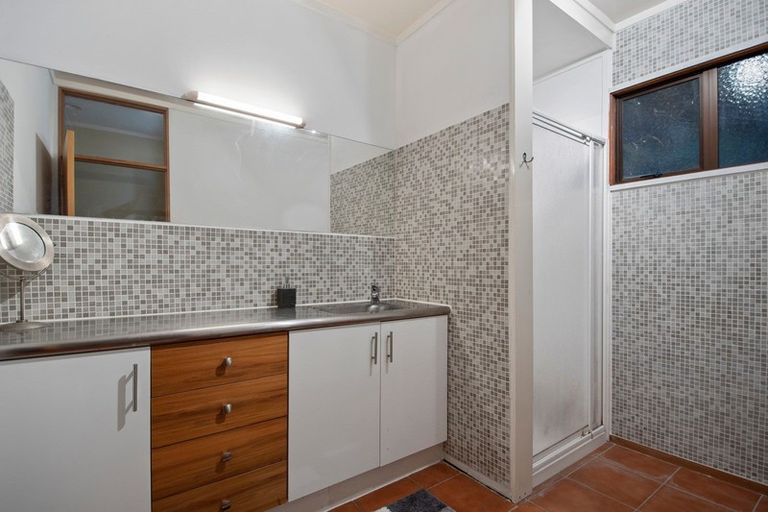 Photo of property in 33 Waikite Road, Welcome Bay, Tauranga, 3112