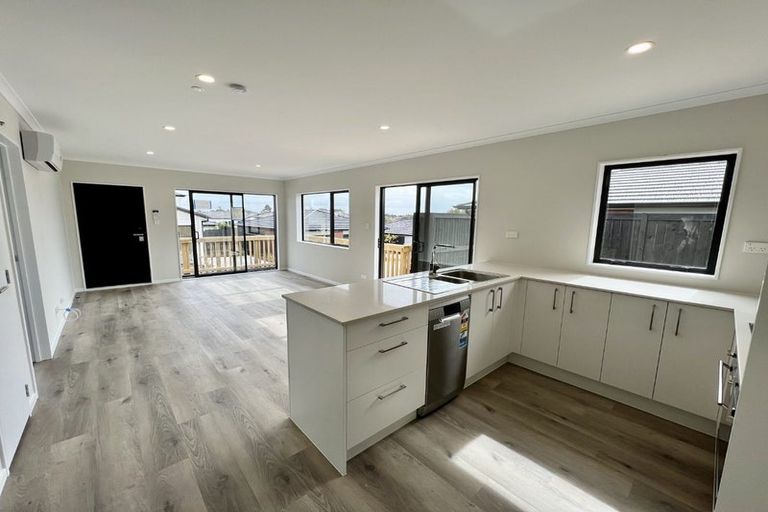 Photo of property in 2/26 Pah Road, Papatoetoe, Auckland, 2025