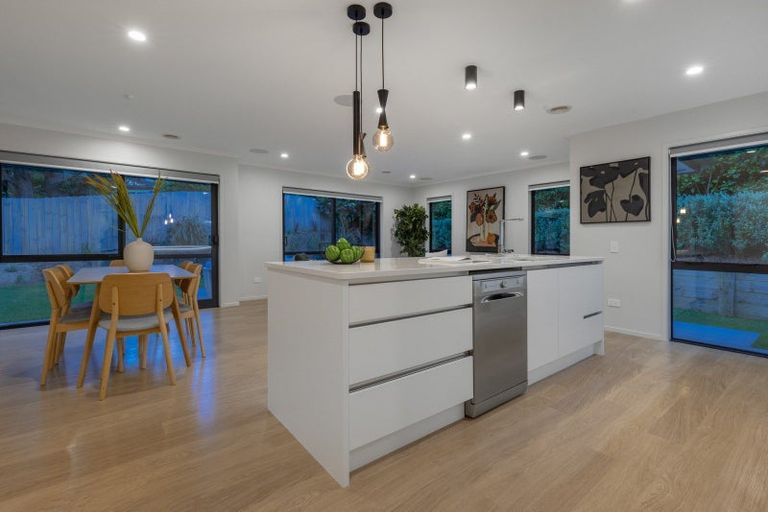 Photo of property in 38 Mooring Close, Whitby, Porirua, 5024