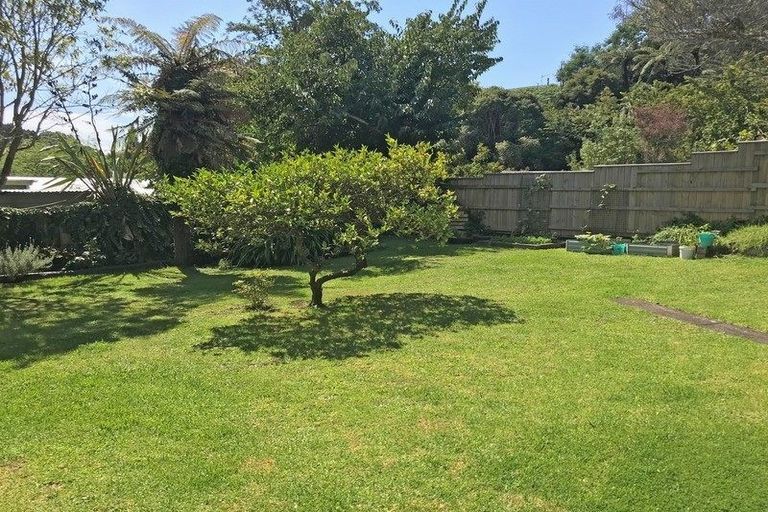 Photo of property in 27 Beaumont Crescent, Frankleigh Park, New Plymouth, 4310