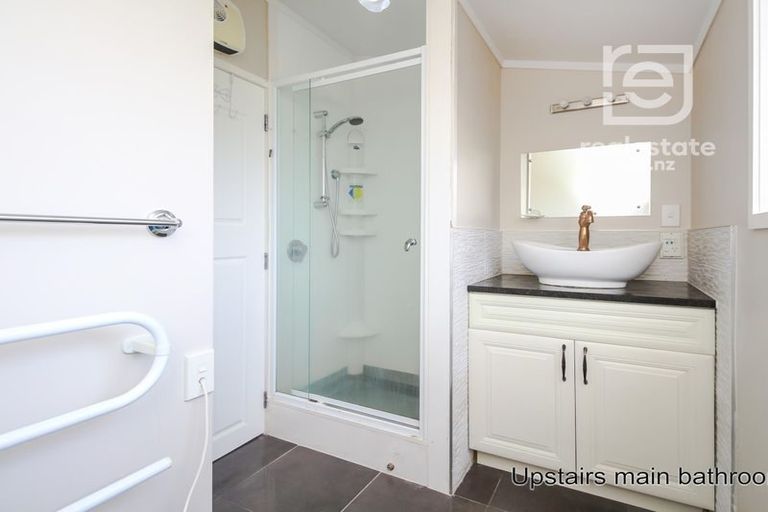 Photo of property in 5 Tawa Road, Te Atatu Peninsula, Auckland, 0610