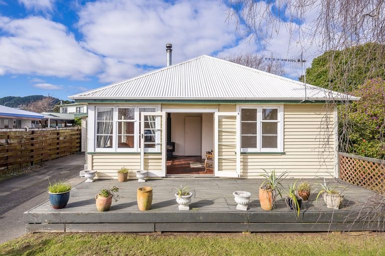 Photo of property in 12 Rodney Grove, Paraparaumu, 5032