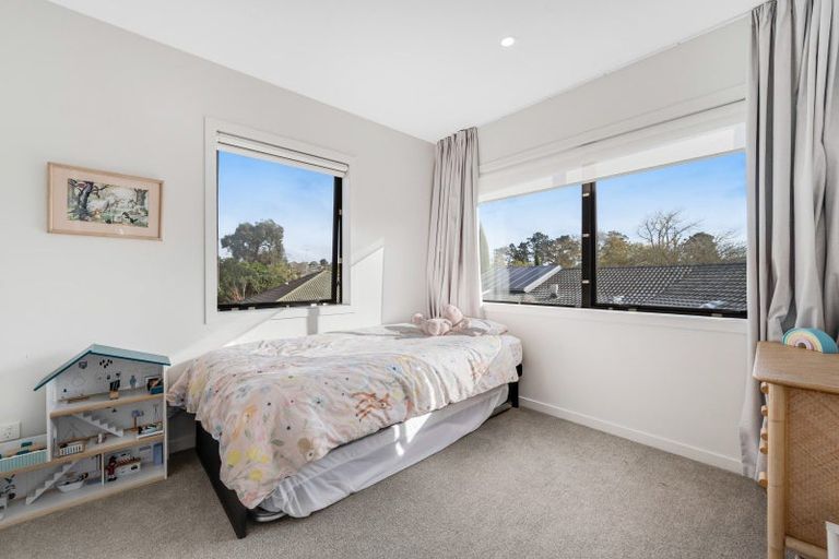 Photo of property in 25a Marvon Downs Avenue, Pakuranga Heights, Auckland, 2010