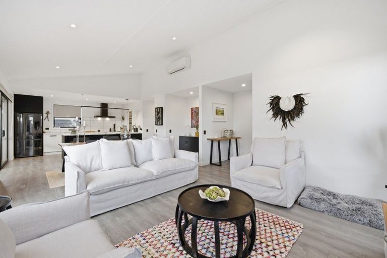 Photo of property in 28 Harding Drive, Papamoa Beach, Papamoa, 3118