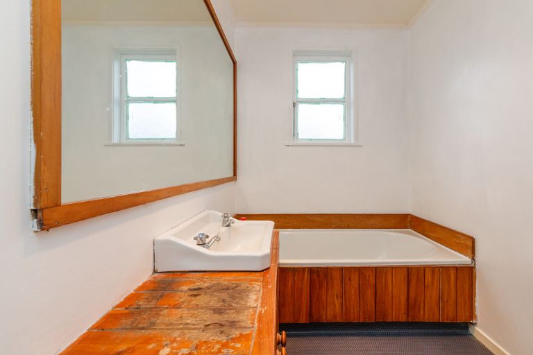 Photo of property in 89 Ruamahanga Crescent, Terrace End, Palmerston North, 4410