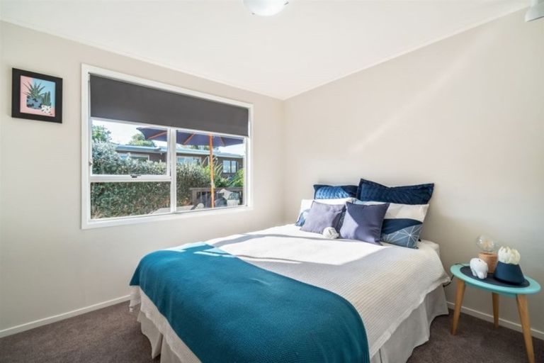 Photo of property in 10 West Glade Crescent, Birkenhead, Auckland, 0626