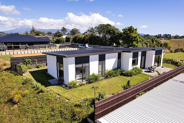 Photo of property in 12 Greenpath Lane, Hurworth, New Plymouth, 4310