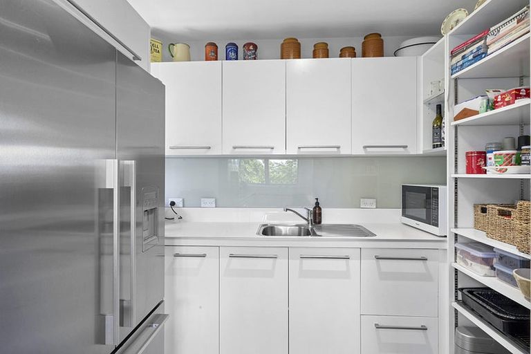 Photo of property in 11a Lismore Street, Strandon, New Plymouth, 4312