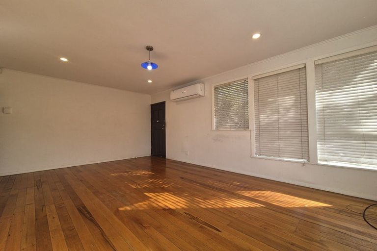 Photo of property in 194 Pilkington Road, Point England, Auckland, 1072