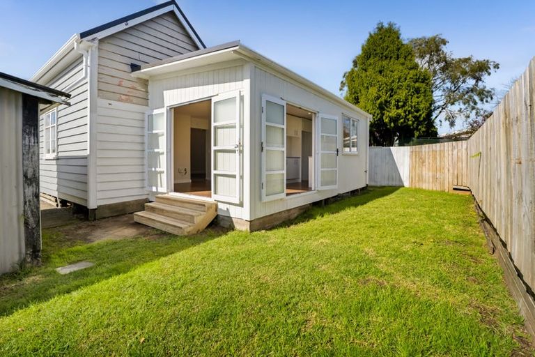 Photo of property in 16 Maire Street, Inglewood, 4330