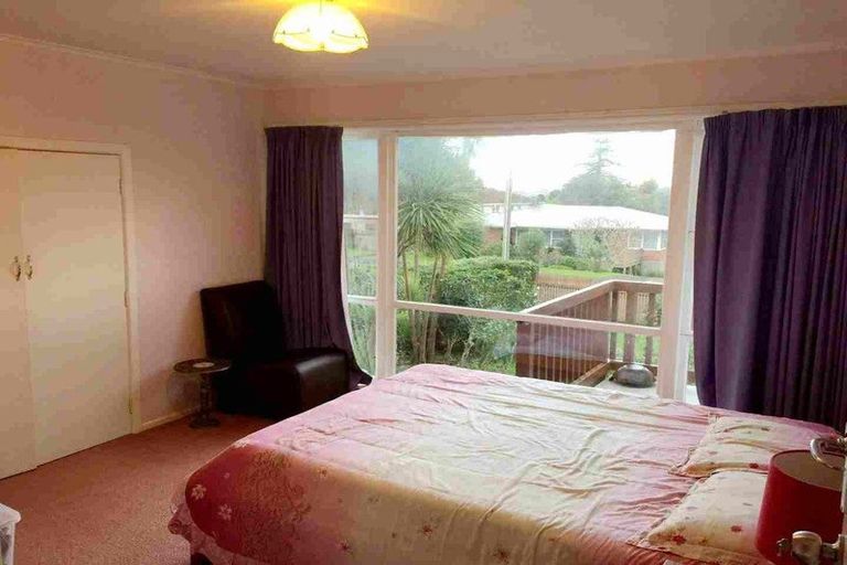 Photo of property in 70 Tiroroa Avenue, Te Atatu South, Auckland, 0610