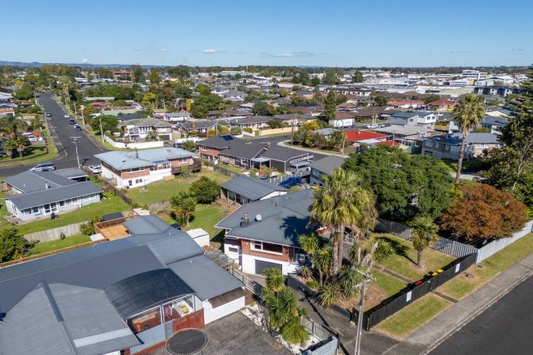 Photo of property in 3 Halberg Street, Papakura, 2110