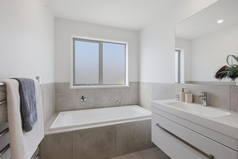 Photo of property in 39 Cilliers Drive, Silverdale, 0932