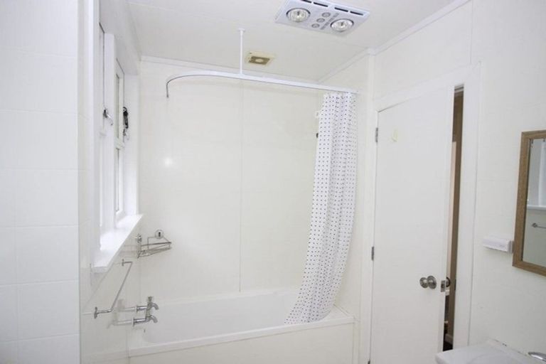 Photo of property in 47 Link Road, Newlands, Wellington, 6037