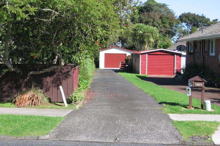 Photo of property in 65 Edgewater Drive, Pakuranga, Auckland, 2010