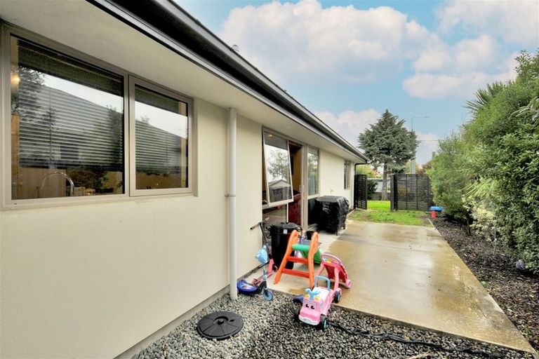 Photo of property in 4 Lake Terrace Road, Burwood, Christchurch, 8061