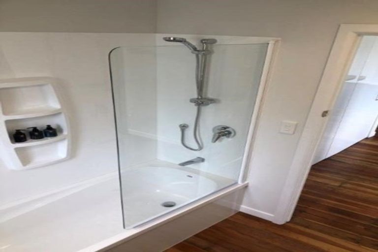 Photo of property in 33 Alma Road, Milford, Auckland, 0620