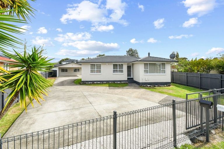 Photo of property in 34 Convair Crescent, Mangere, Auckland, 2022