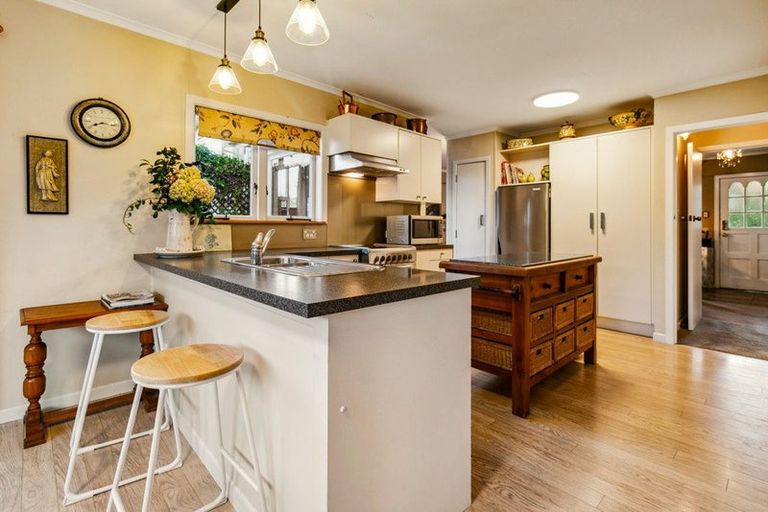 Photo of property in 63 Forrest Hill Road, Milford, Auckland, 0620