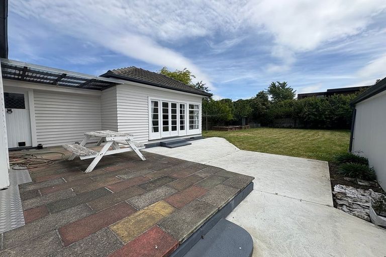 Photo of property in 39 Straven Road, Riccarton, Christchurch, 8011